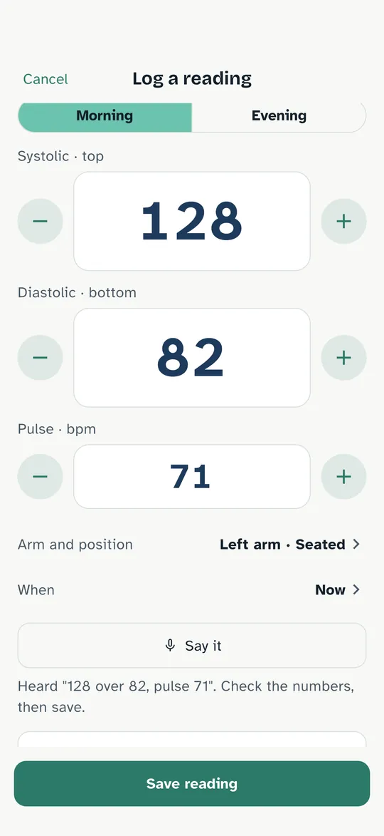 Pantalla de registro de Calmcuff después de dictar: entendió 128 sobre 82, pulso 71; revisa los números y guarda